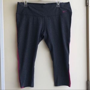 NIKE Dri Fit Cropped Capri